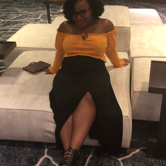 Meet your Posher, Dee - Picture 4 of 9